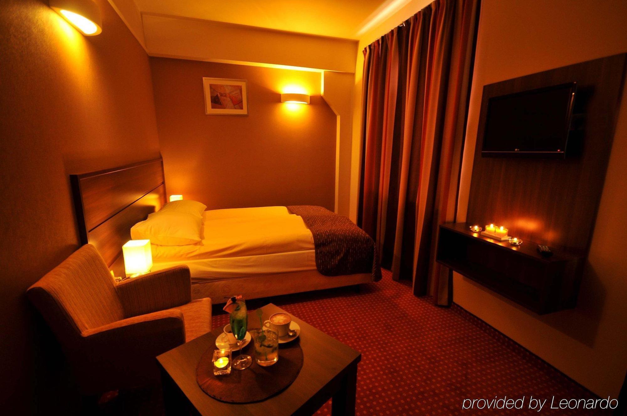 Hotel Teczowy Mlyn Kielce Habitación foto