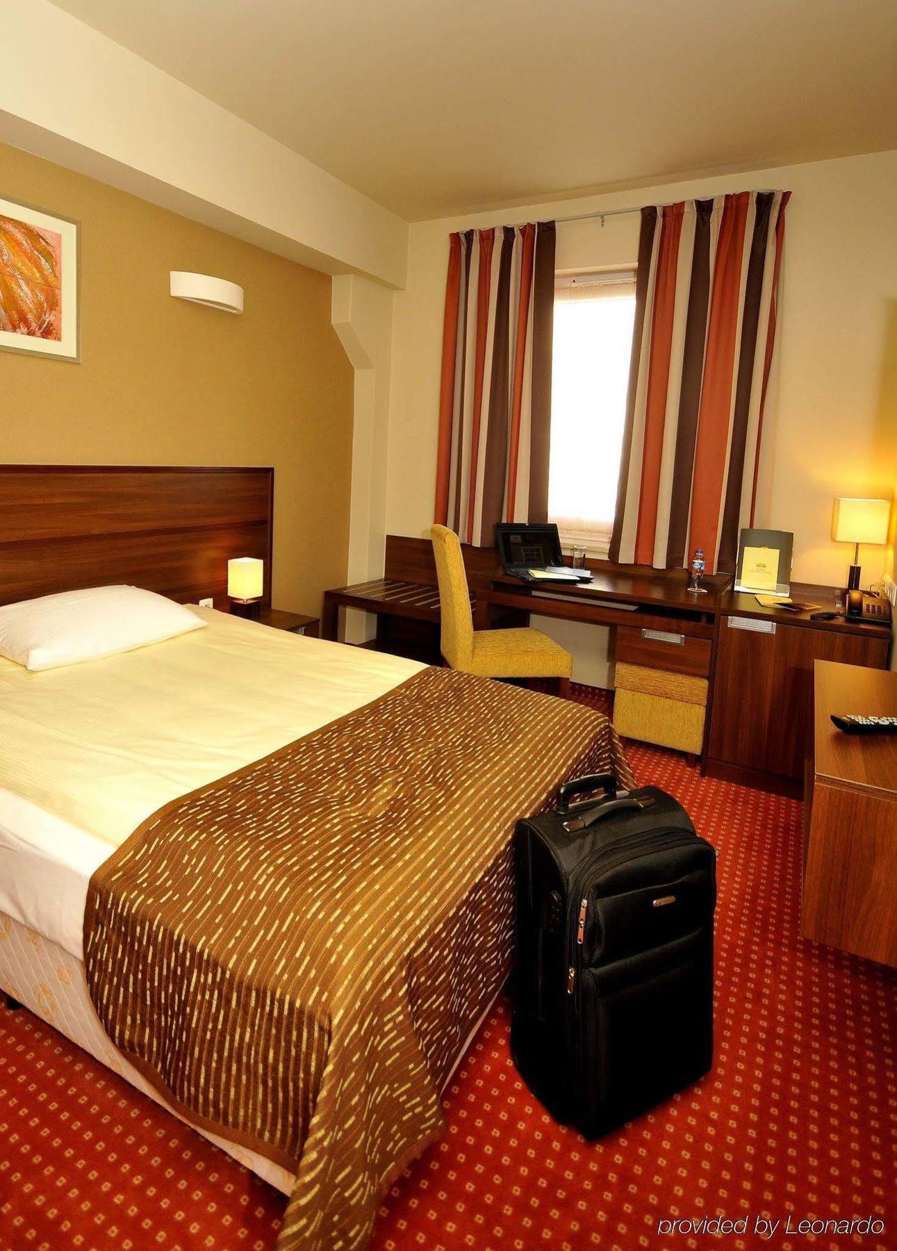 Hotel Teczowy Mlyn Kielce Habitación foto